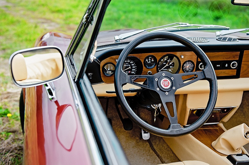 Samochód do ślubu - Fiat 124 Spider bordo 1976r