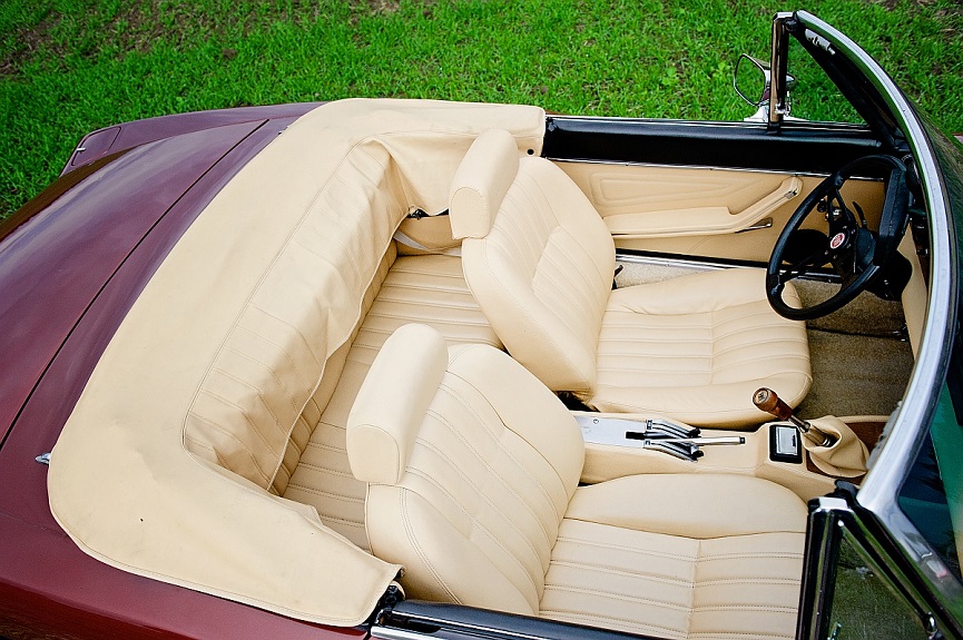 Samochód do ślubu - Fiat 124 Spider bordo 1976r