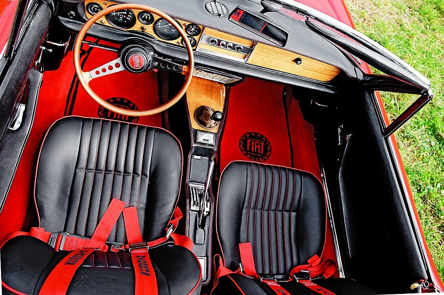 Samochód do ślubu - Fiat 124 Spider czerwony 1972r